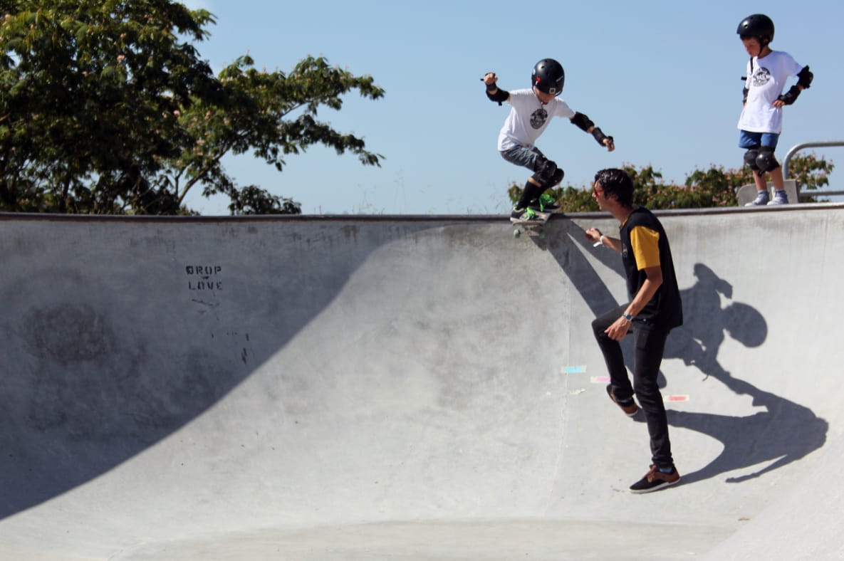Skateur au skatepark 162