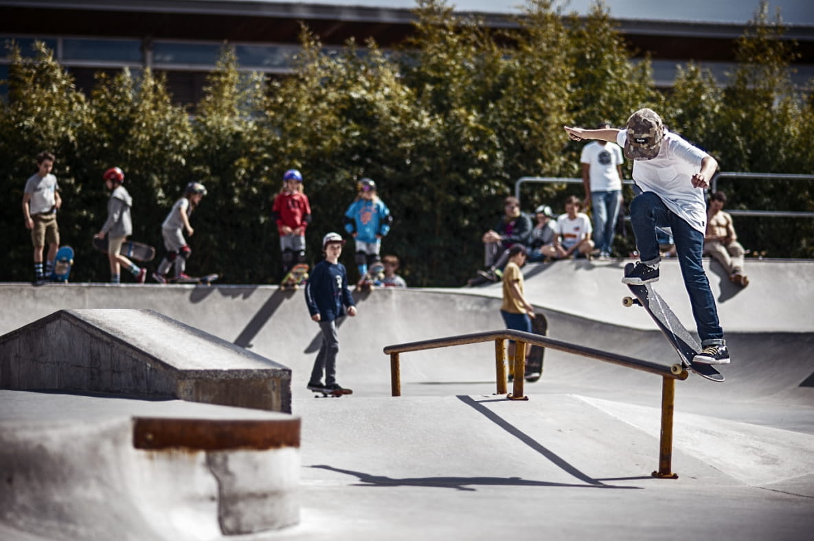 Noah Mahieu crooked grind